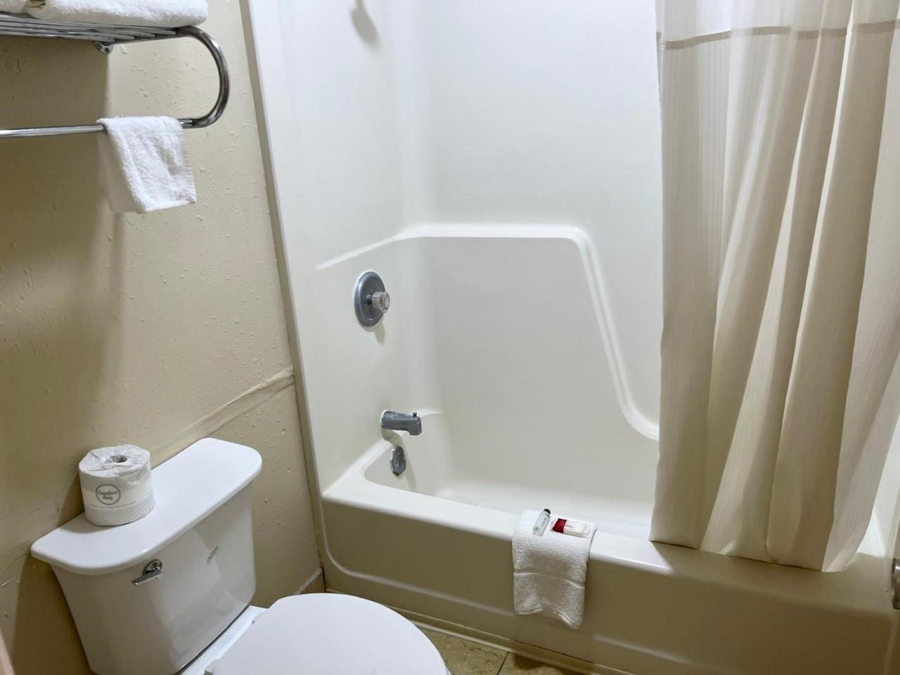 Economy Inn Маккук Екстериор снимка